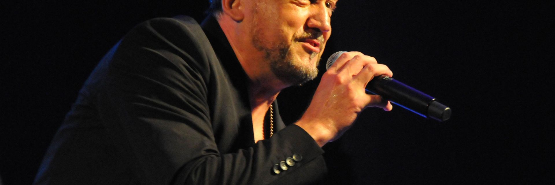 Любо Киров благодари на приятелите си с песен