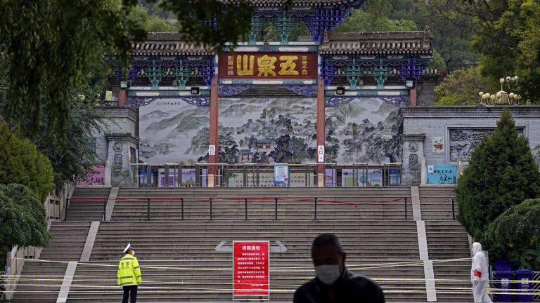 Китай наложи днес локдаун в трети град с цел намаляване