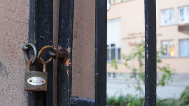 Все още няма одобрен кандидат който да достави тестовете за