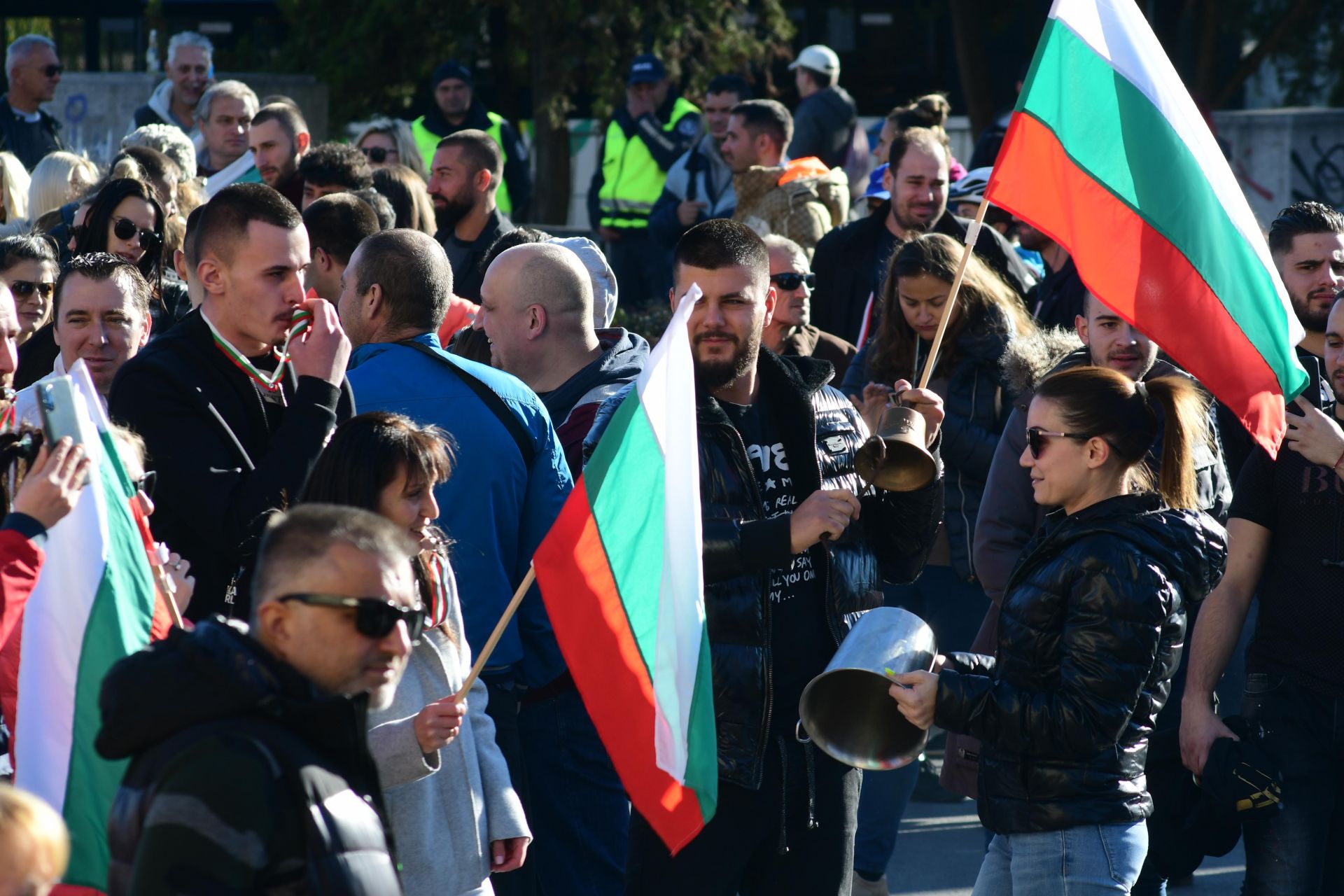 "В момента сме в ситуация на пълен локдаун, но преди имахме помощ от държавата, а сега не", казват протестиращите