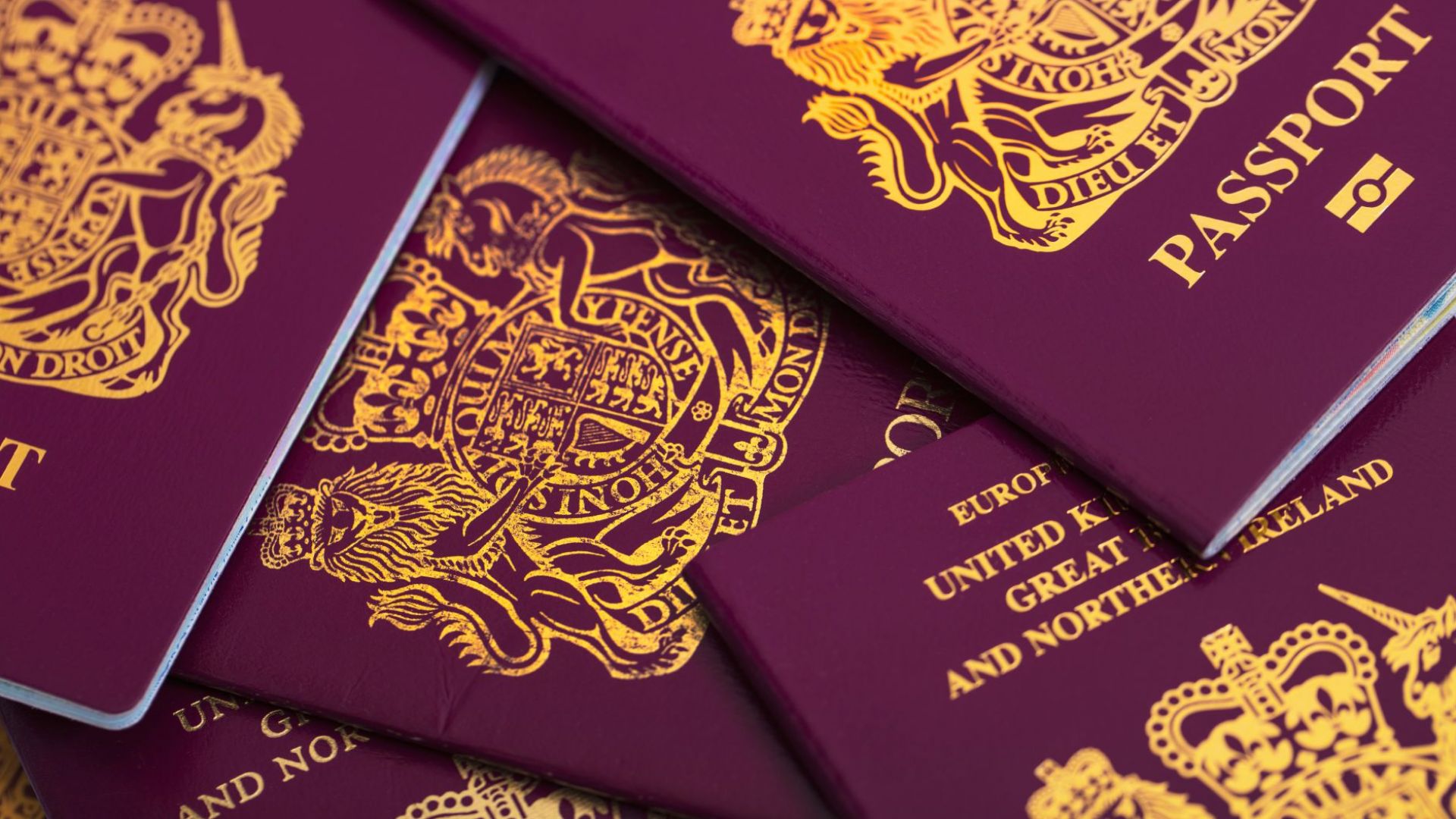 Евродепутатите призовават за забрана на "златните паспорти"