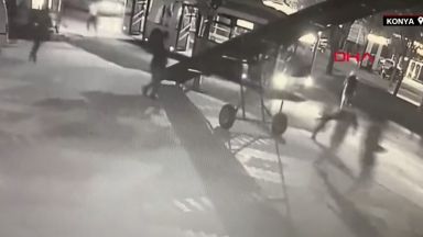 Мъж откри стрелба по автобус на градския транспорт в Турция