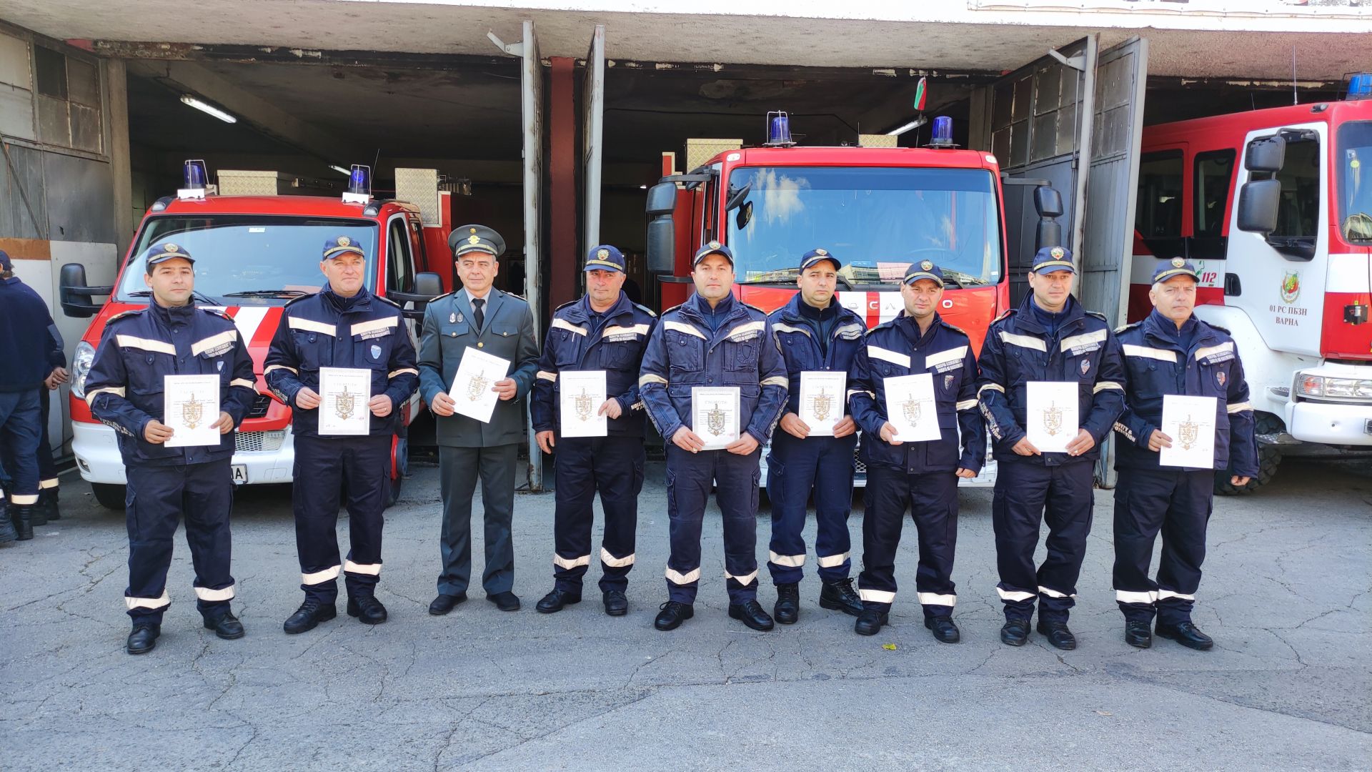Наградиха спасителите на "Вера Су", голям е интересът към "Пожарната"  (видео)