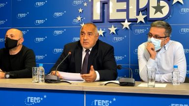 Радев излиза и казва че Борисов пречи на ваксинацията а