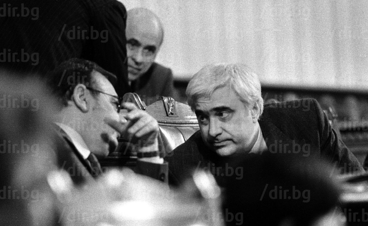 2 август 1990 г. Андрей Луканов и Петър Младенов при подаването на оставката на правителството на Георги Атанасов