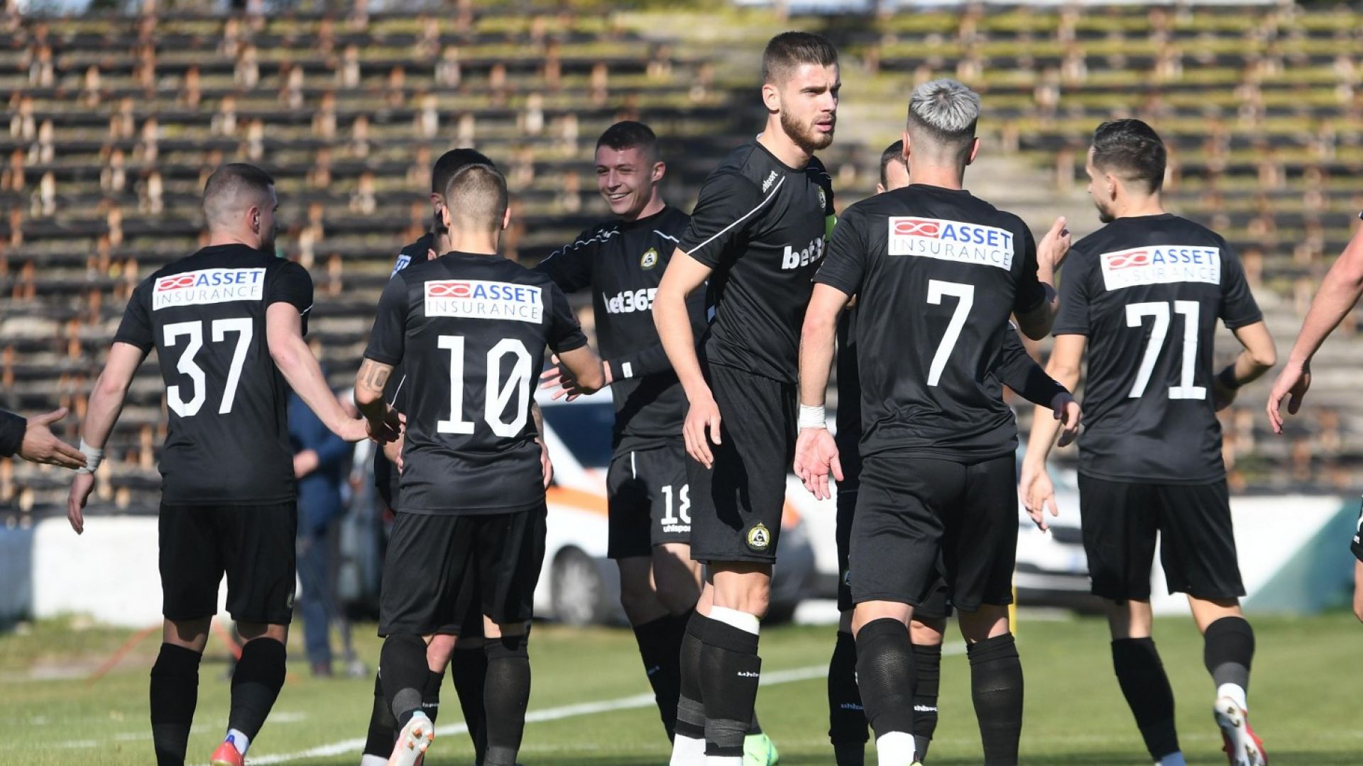 Славия се върна към победите в тъжния ден за клуба