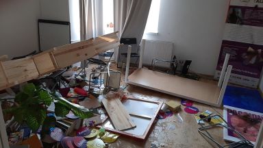 Националисти от крайнодясна партия са нападнали ЛГБТИ общностния център Rainbow