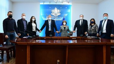 Общ апел към българските граждани отправиха здравният министър Стойчо Кацаров