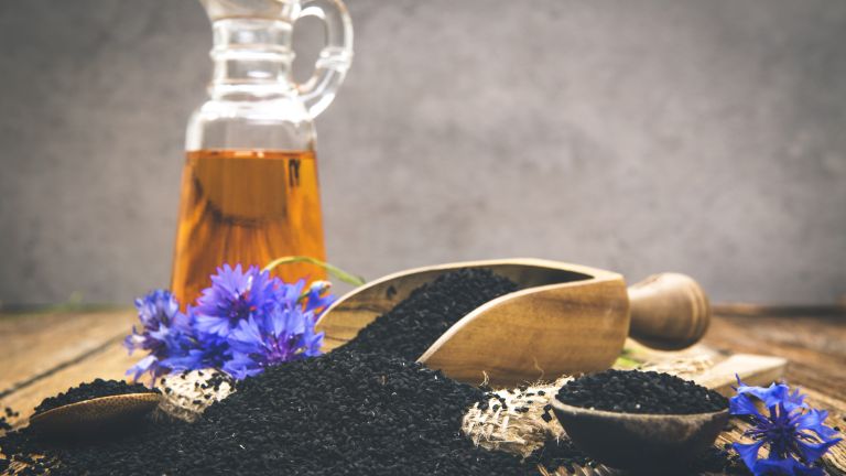 Варненка разработва съвместно с БАН хранителна добавка от черен кимион,