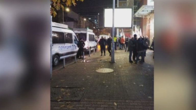 Протестиращи против противоепидемичните мерки у нас нахлуха в столичен мол.