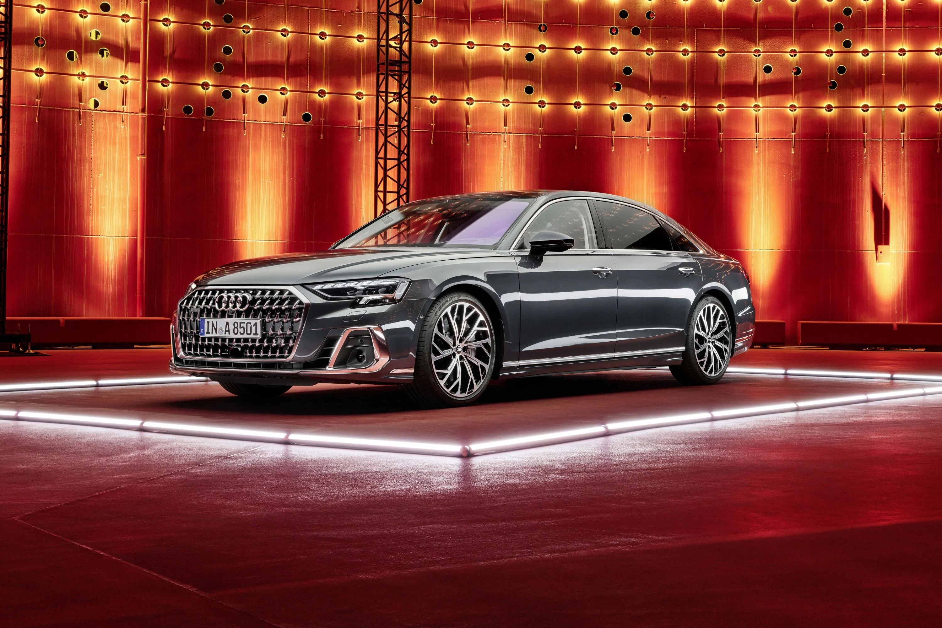 Audi представи A8 S Line