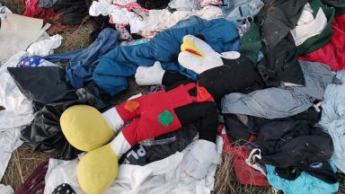 Поляните край Нови хан се превърнаха в шарено сметище от