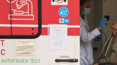 Само 7 области в страната остават в тъмночервената зона по