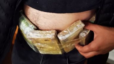 Митнически служители от Териториална дирекция Митница Бургас откриха 80 000