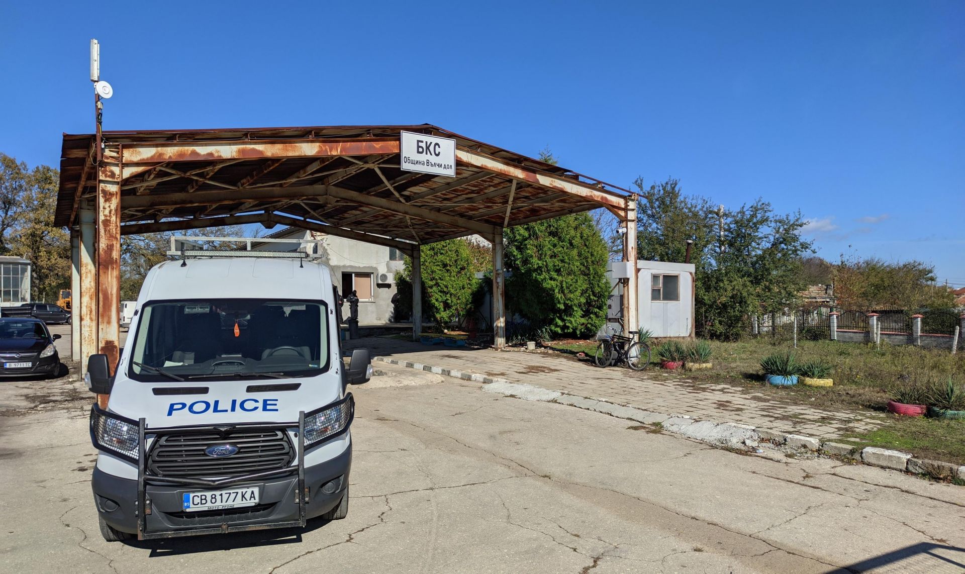 Специализирана полицейска акция във Вълчи дол залови търговци на гласове