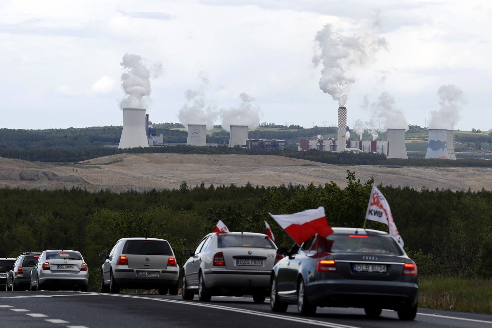 Автопоход в защита на въглищната индустрия ще блокира границата между Чехия и Полша близо до въглищната мина Туров недалеч от Богатиня, Полша, на 25 май 2021 г. 