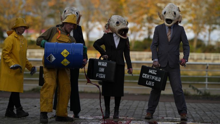Хиляди млади хора започнаха голям протест в Глазгоу в отговор