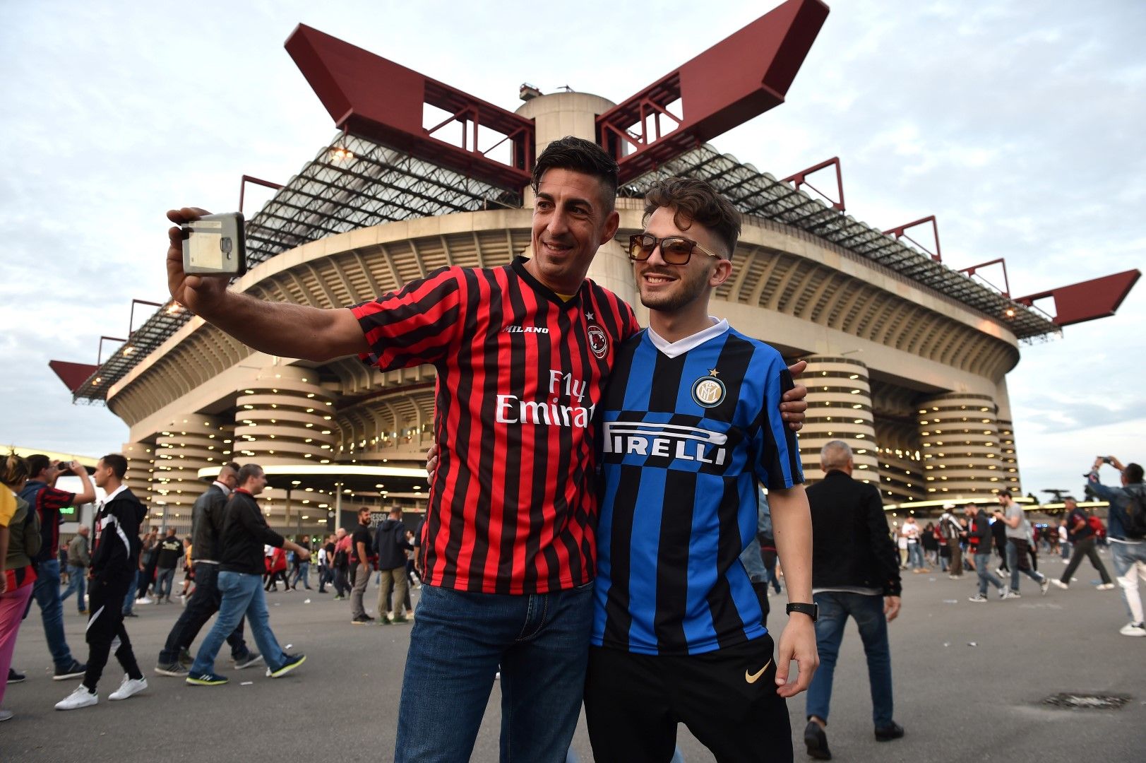 Интер и Милан ще решат в неделя спора за титлата.