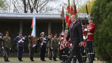 Почитаме скъпите ни покойници и загиналите в редовете на българската