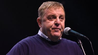 Министър председателят Кирил Петков доказа че няма намерение да защитава националния