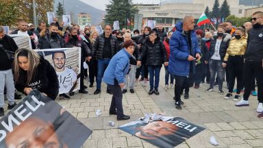 Родителите на убития преди седмица в Сливен Божидар Иванов негови