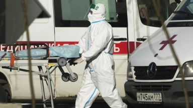 Русия се върна днес към нормалния живот след една седмица