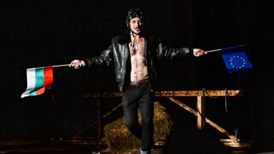 "Театро" представя "Крава" - модерен абсурдизъм от Мартин Карбовски 