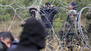 Парламентът на Литва обяви днес извънредно положение по границата си