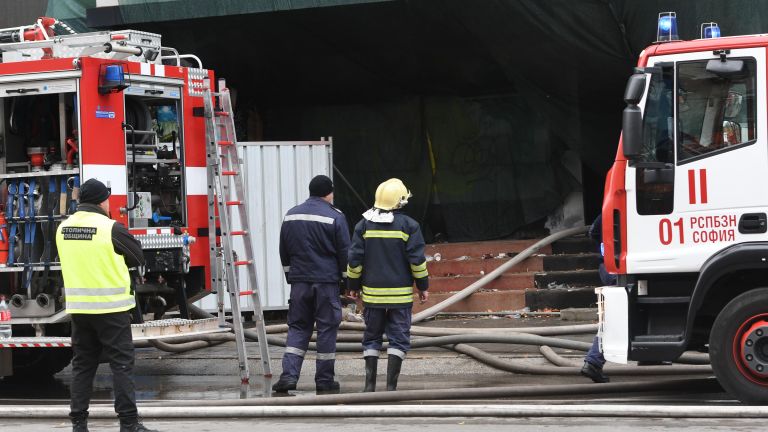 Един мъж е задържан за пожара в бившето кино Възраждане