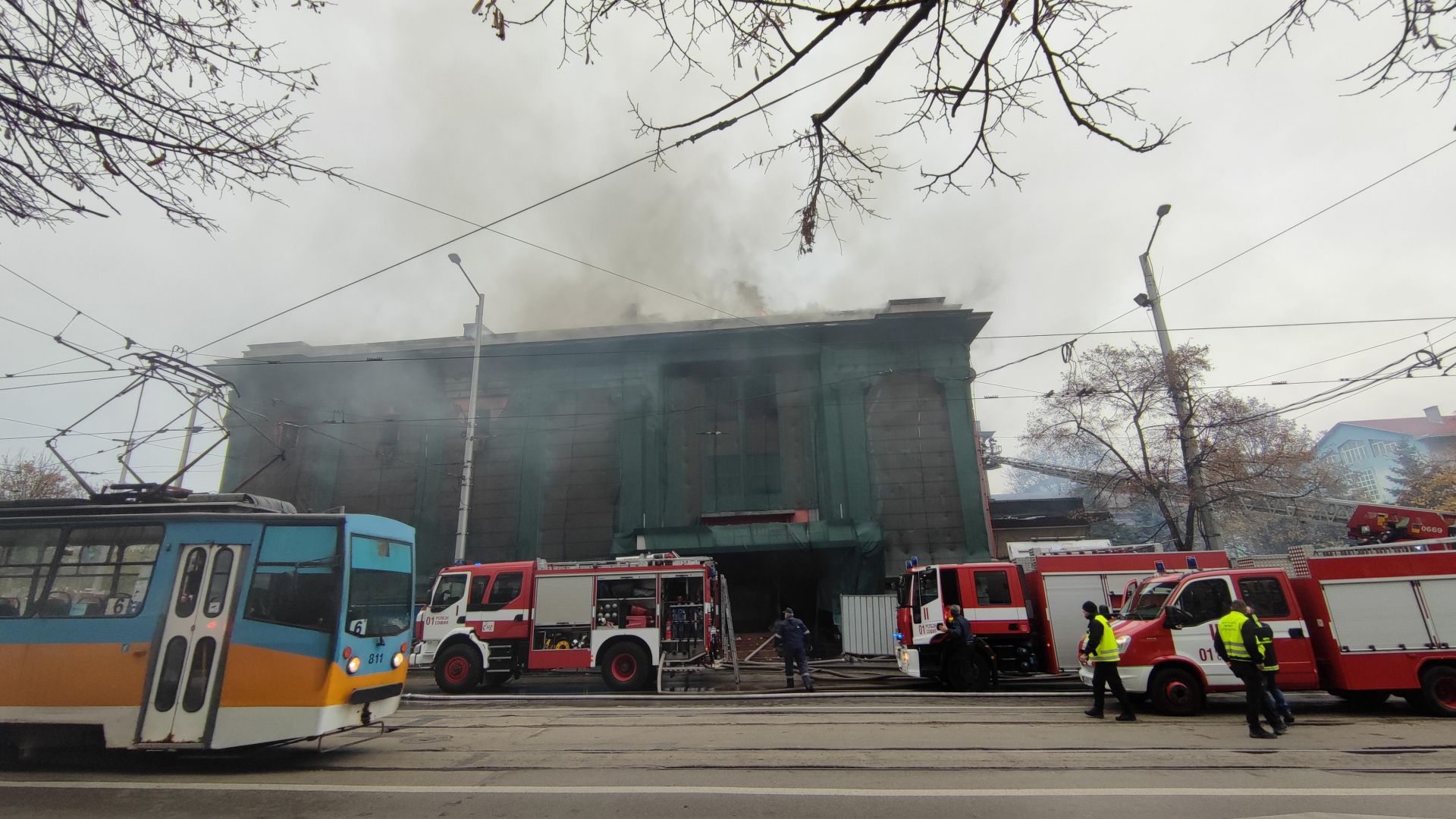 След пожара: Общината глобява с 200 хил. лв. собственика на бившето кино "Възраждане"