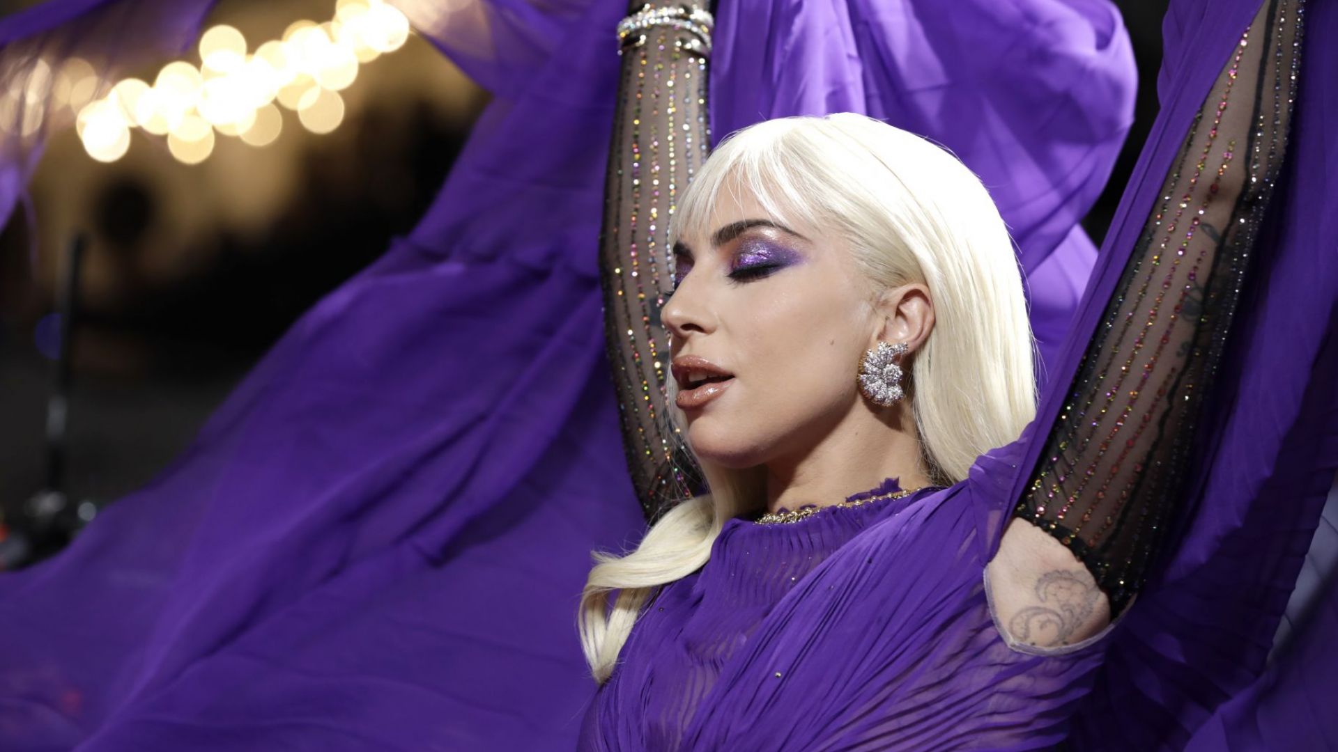 Лейди Гага се завъща на сцената със световно турне 
