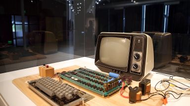 Продадоха един от първите компютри на Apple за 400 000 долара