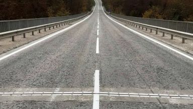 Следобед утре ще бъде възстановено движението по ремонтираните близо 22