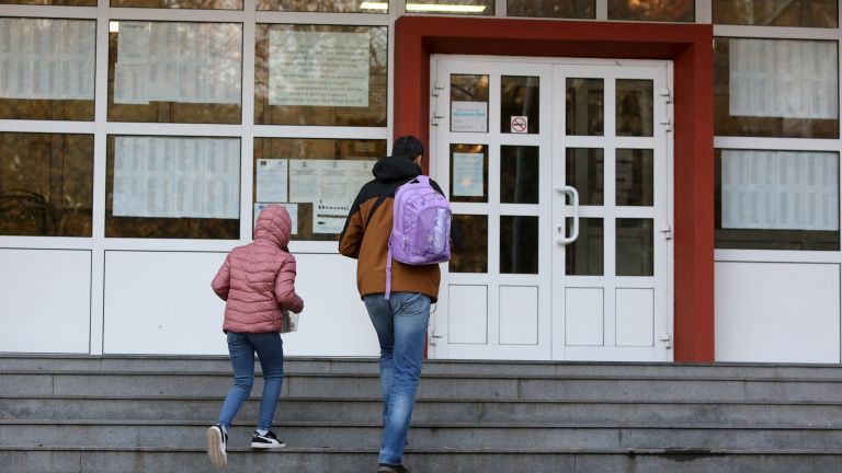 Вторият тест за коронавирус, който досега правеха малките ученици, за