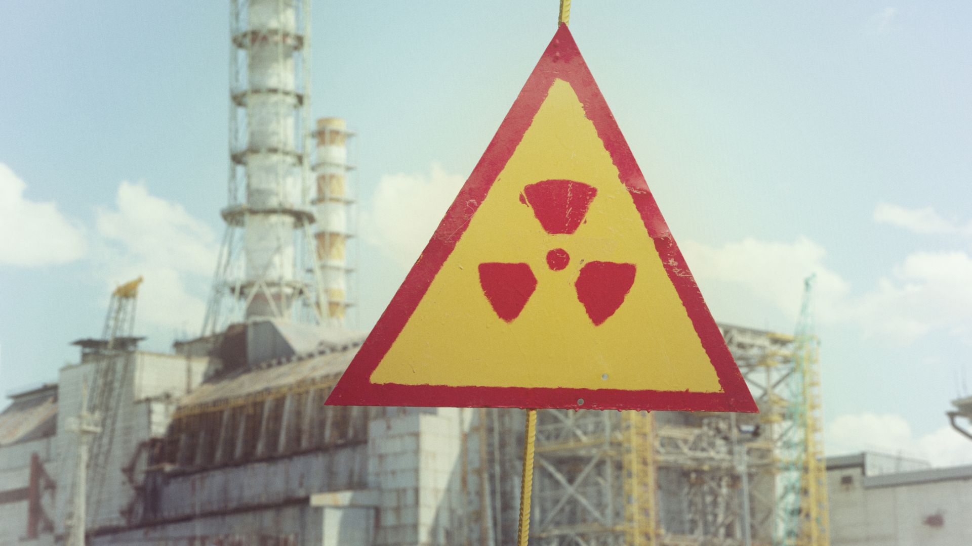 Инцидентът в АЕЦ Чернобил изкарва наяве много от проблемите на съветската власт