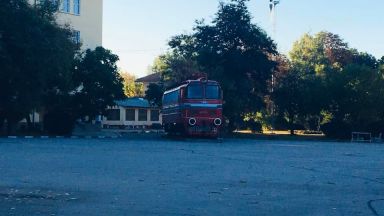 Продължават от различни места за съхранение да изскачат машини за