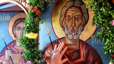 Покровителят на семейството Свети Мина чува молитвите на жените за рожба