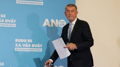 Чешкото правителство подава оставка обяви премиерът Андрей Бабиш като увери