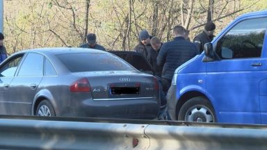 Полицията задържа голямо количество синтетична дрога в автомобил с шуменска