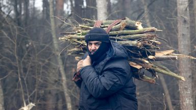 Руският президент Владимир Путин разговаря по телефона с германския канцлер