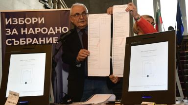 В договора между ЦИК и фирмата доставчик на машините за изборите