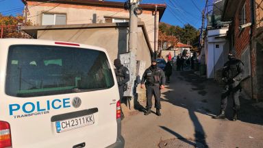 Масов бой с мачете между две ромски фамилии в Девин, има пострадали и 8 задържани