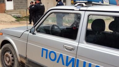 При специализирана полицейска операция в гр Ветово са задържани девет