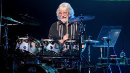 На 80 г. си отиде Греъм Едж - барабанистът на "Moody Blues" 