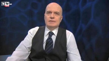 Лидерът на Има такъв народ Слави Трифонов се появи на