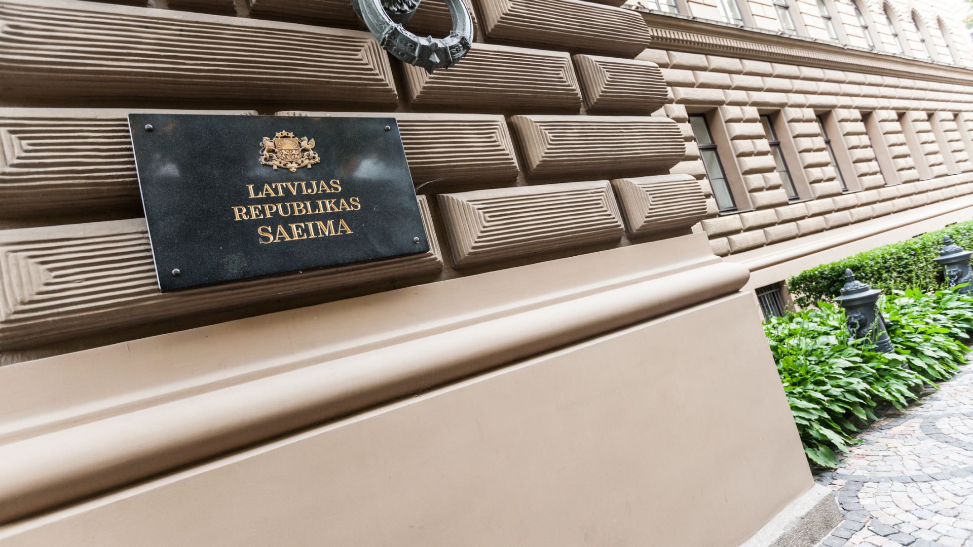 Парламентът на Латвия лиши от право на глас неваксинираните депутати