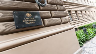 Парламентът на Латвия реши днес да лиши от право на