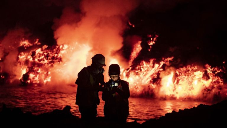 Вулканът на канарския остров Ла Палма взе първа жертва, близо