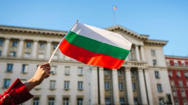 В условия на усложнена епидемиологична обстановка днес се провеждат първите