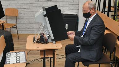 Почетният председател на ДПС Ахмед Доган беше първият политик който